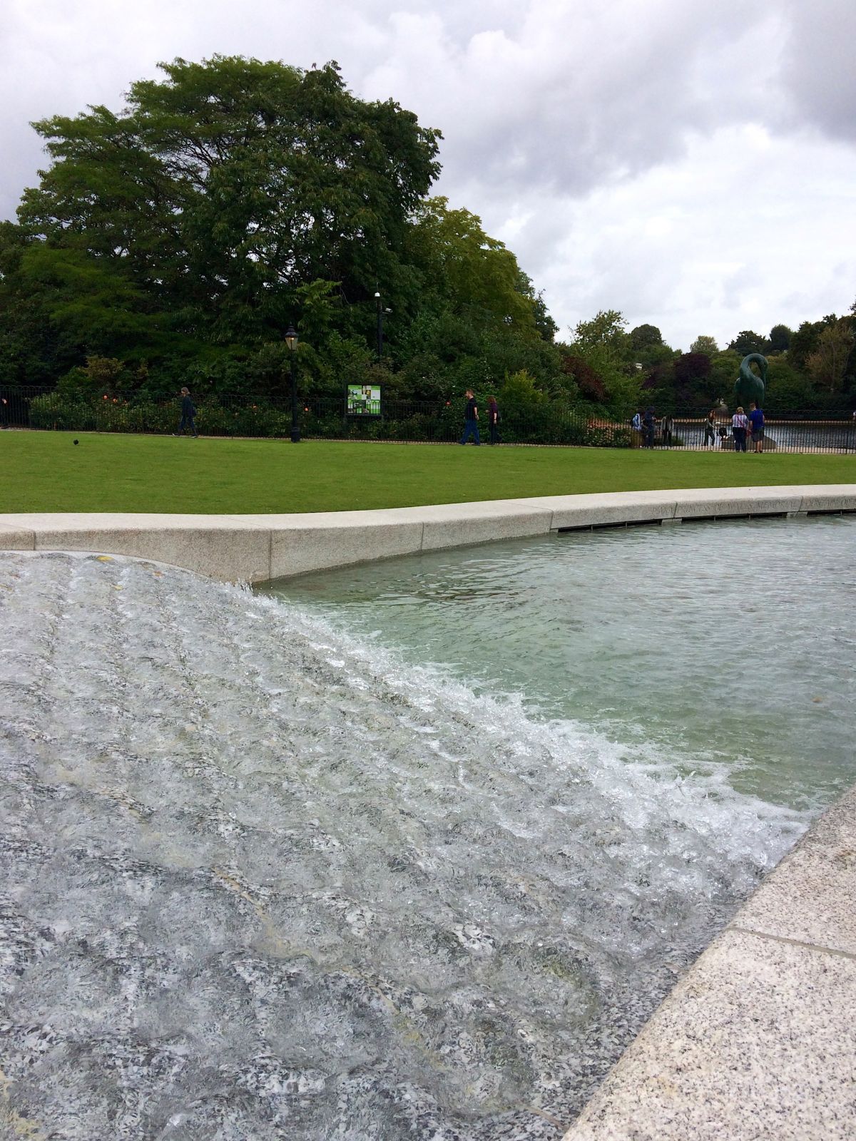 diana-memorial-fountain-hyde-park