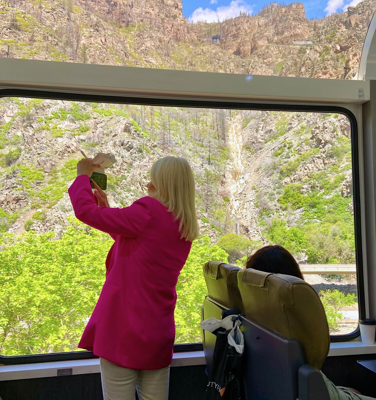 guest-photographing-scenery-rocky-mountaineer