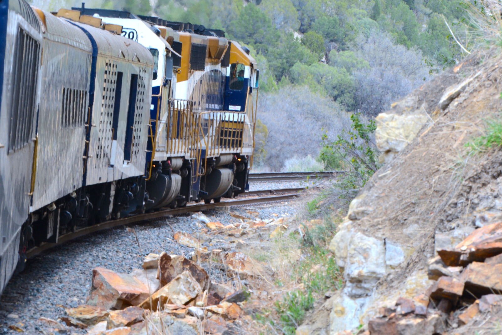 rocky-mountaineer-curving-around-rock
