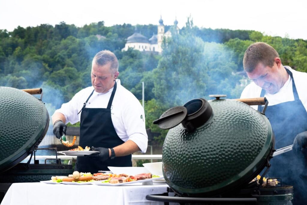 River Cruise, Dusseldorf, Christkindlmarkt, Amsterdam, Frankfurt, Trenz winery, Christmas, Riverside Debussy, Mannheim, Mainz, Frankfurt