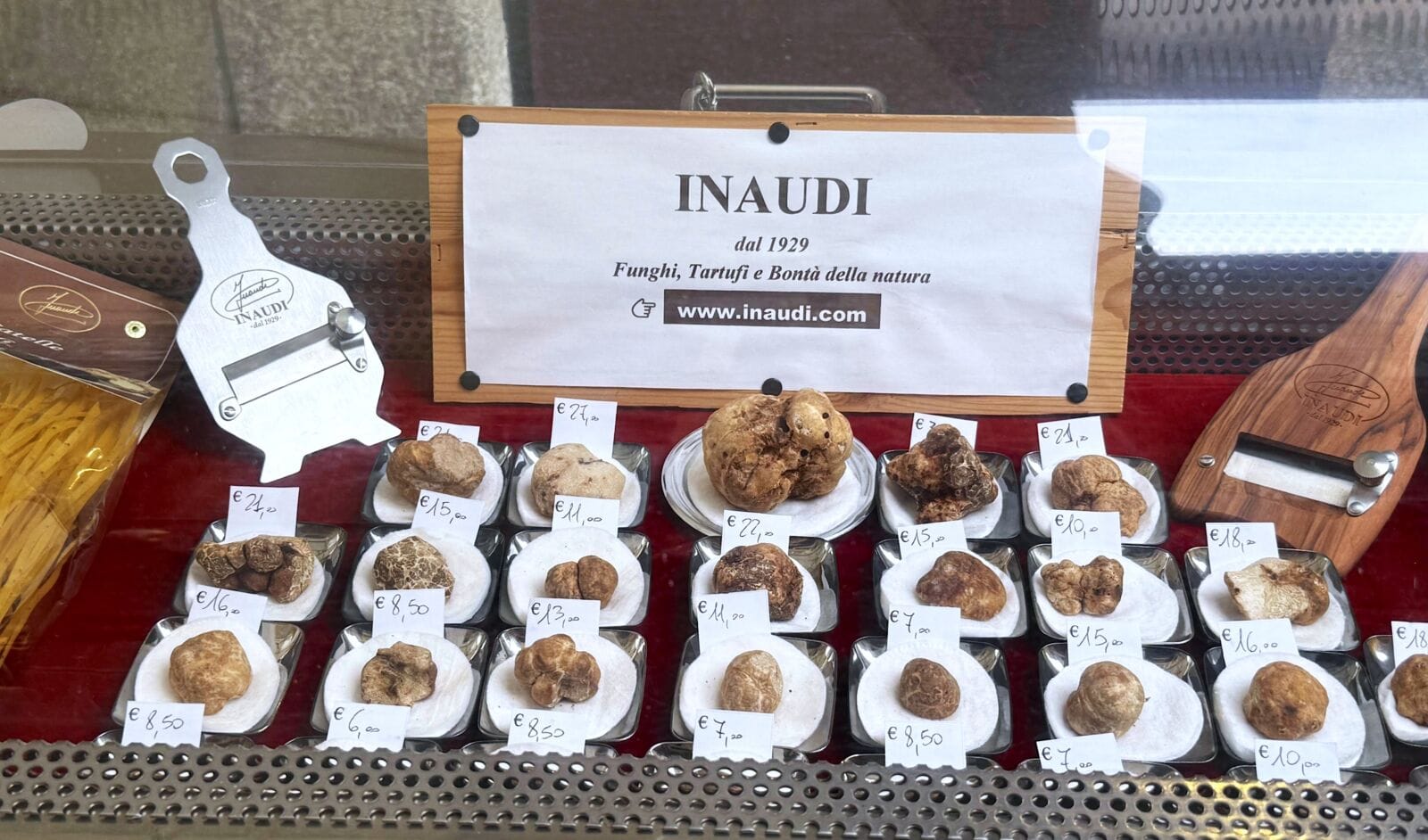 Truffles for sale - Alba
